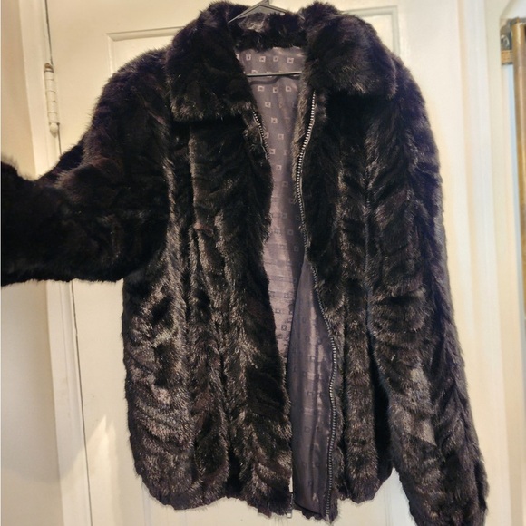 Elegant Black Faux Fur Jacket - Picture 2 of 2